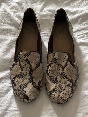 Clarks Sara Poppy Women’s Snakeskin Slip
On Flats Size 8